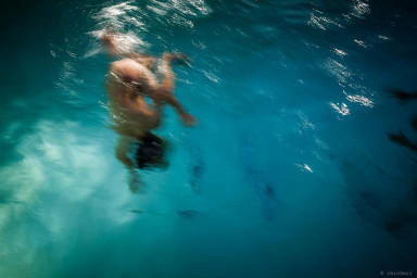 Дети часто тонут на глазах у ничего не замечающих родителей