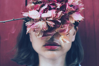 Персиковая девочка