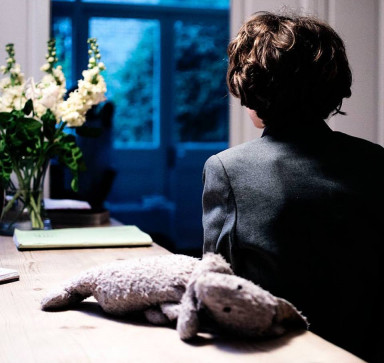 Светя другим, сгораю сам