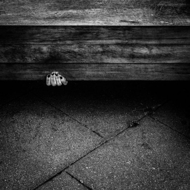 Она где-то рядом… Она учит нас жить...