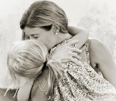 «Я — та мама, что сидит в смартфоне во время прогулки, и нет — я не чувствую себя виноватой»