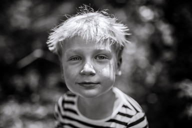 Бить каблушей