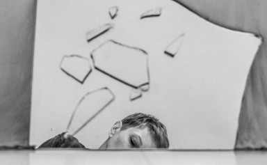 Мать двоих девочек просит о помощи: муж хочет лишить ее родительских прав