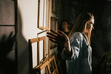 Родители подростков регулярно заглядывают в телефоны детей