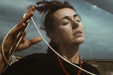 Выйди из дома и смотри на Парнас