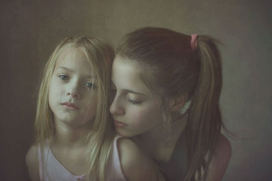 «Что это на тебе надето?»: как научить дочь общаться с «подружками»