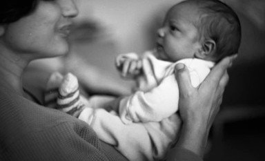 Как государство стимулирует рождаемость: у нас и у них