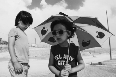 Нужно ли детям носить солнцезащитные очки