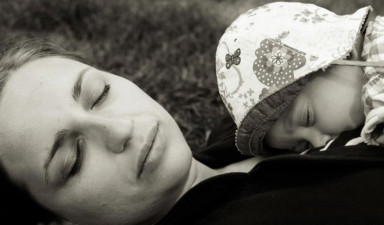 Да положь же ты ребенка!