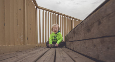 Как прекратить детские истерики, связанные с одеждой: советы психолога