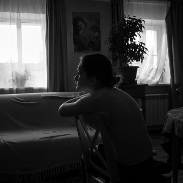 «Не сутулься!», «Мама плохого не посоветует!», «Ты точно в шарфе?»: уловки родителей-токсов