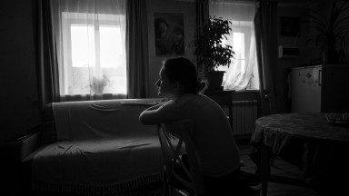 «Не сутулься!», «Мама плохого не посоветует!», «Ты точно в шарфе?»: уловки родителей-токсов