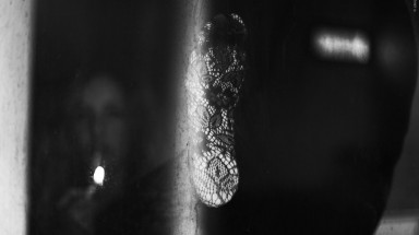 Тыкать арбуз и купить леопардовое платье: стыдные удовольствия