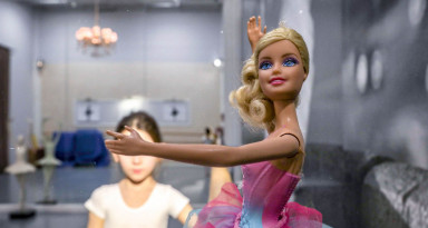 Ученая и ее принц: как кукла Барби изобрела вакцину