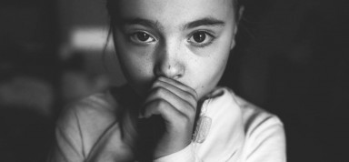 Радуга, гора палок и круглое ведро