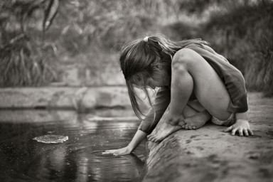 Чувствует, понимает, осознает