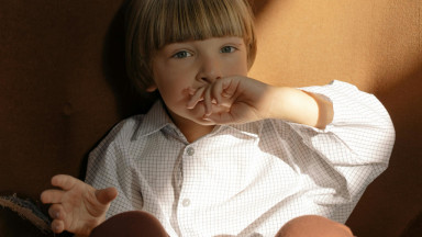 Ребенок врет: в чем причина и что делать родителям