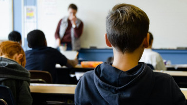 Ребенок идет в новую школу: чем помочь?