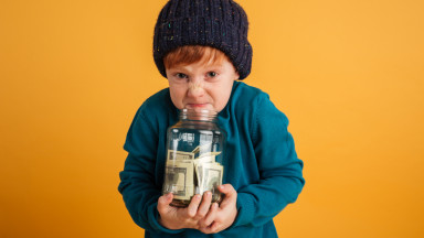 Воровство у детей: как правильно реагировать родителям, если ребенок ворует дома