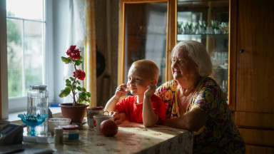 Бабушки: шуточная классификация и настоящие советы, как с ними общаться