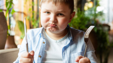 Ребенок много ест: что делать?