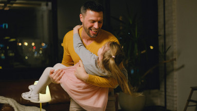 Как папе найти общий язык с дочерью: истории 3 пап и советы психолога