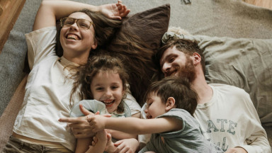 7 идей, чем заняться с детьми на майские праздники, если вы остались в городе