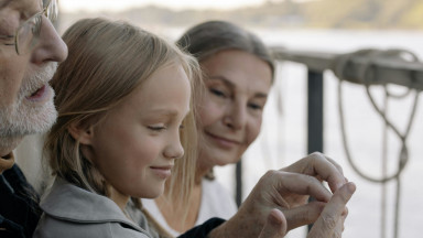 Вторая молодость: почему современные бабушки и дедушки не хотят сидеть с внуками