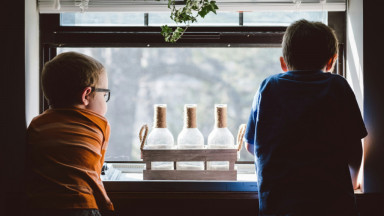 Чем занять детей в дождь?