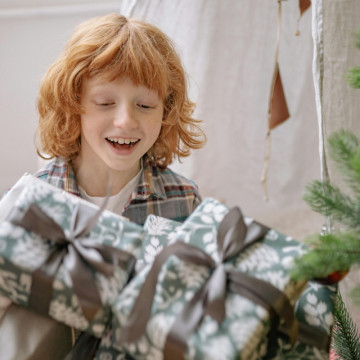 Папа на удаленке: как поздравить ребенка с Новым годом?