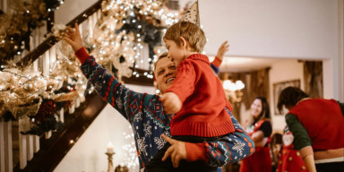 Как отметить Новый год с детьми в компании друзей: практические советы