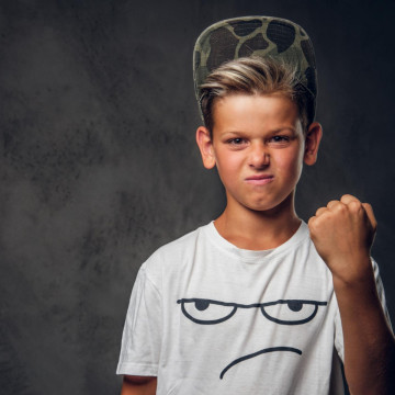 Агрессивный ребенок в группе детского сада: что делать родителям