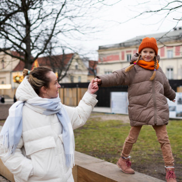Игры на улице: чем заняться с ребенком на прогулке