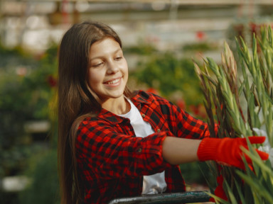 Девушка с цветами 2