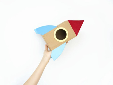 Детская поделка - ракета