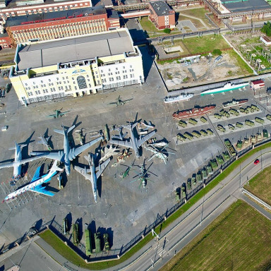 Вид сверху на музей техники